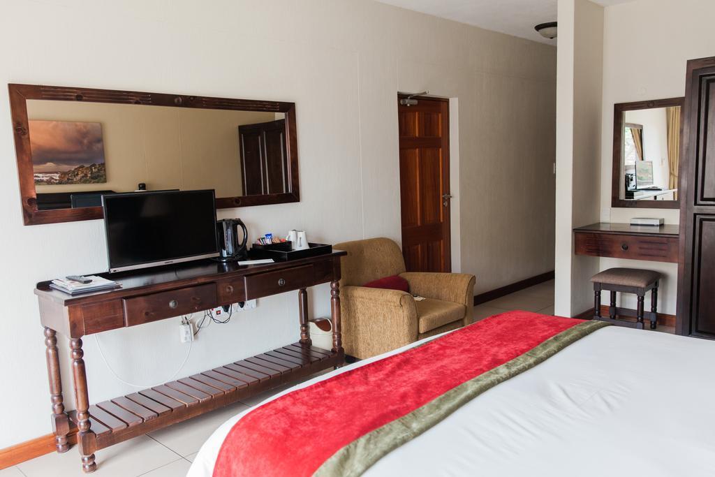 Umthunzi Hotel And Conference Umtentweni Экстерьер фото