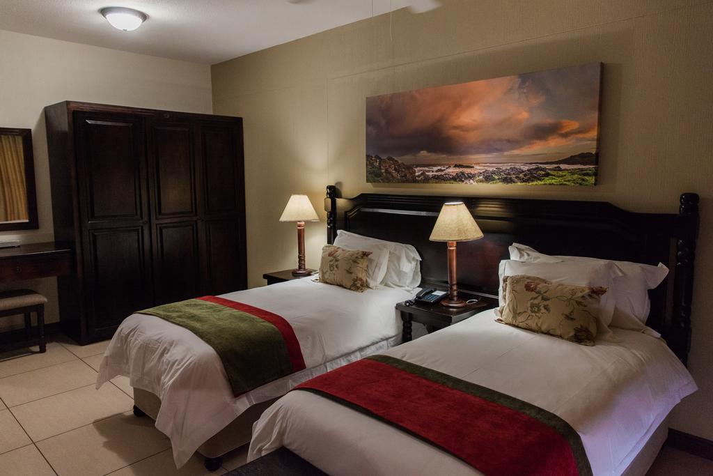 Umthunzi Hotel And Conference Umtentweni Экстерьер фото